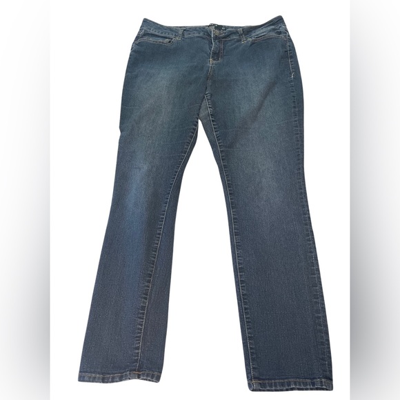 torrid Denim - Torrid 18R Medium was jeans. Light wear between the legs as shown in pictures.